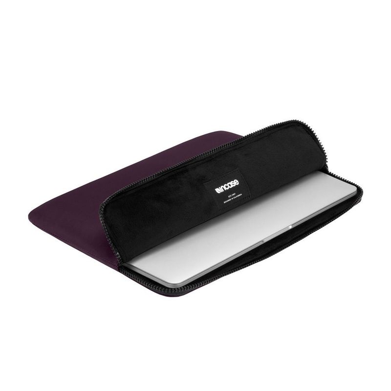 Incase Compact Sleeve in Flight Nylon Case Aubergine for MacBook Pro 15/16-Inch