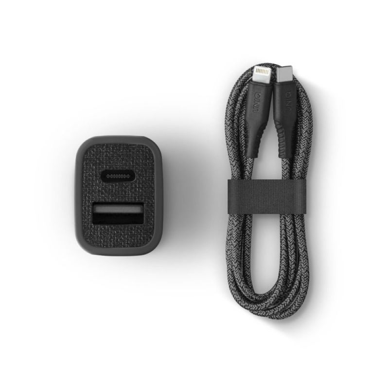 Uniq Votra Duo KIT 30W Car Charger With USB-C + USB-C To Lightning Cable Black