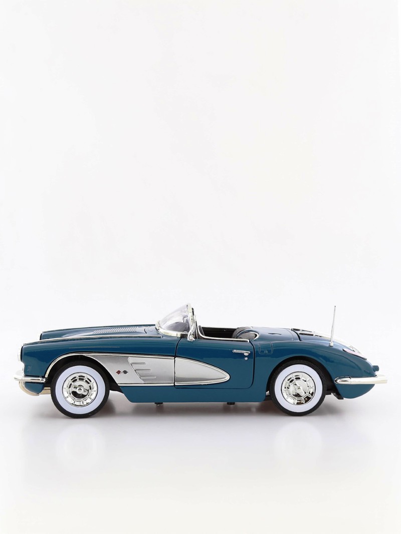 Motormax 1.18 1958 Corvette Die-Cast Model