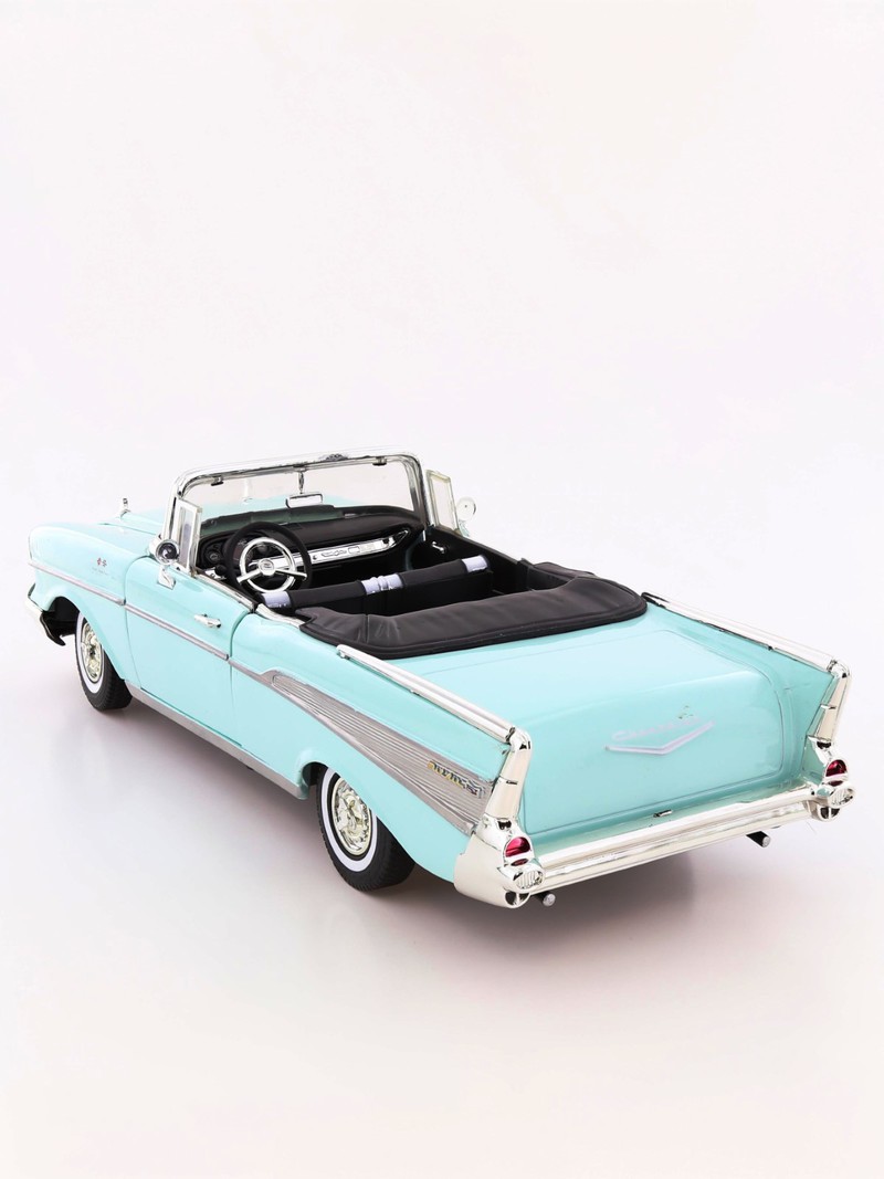 Motormax 1.18 1957 Chevy Bel Air Convertible Die-Cast Model