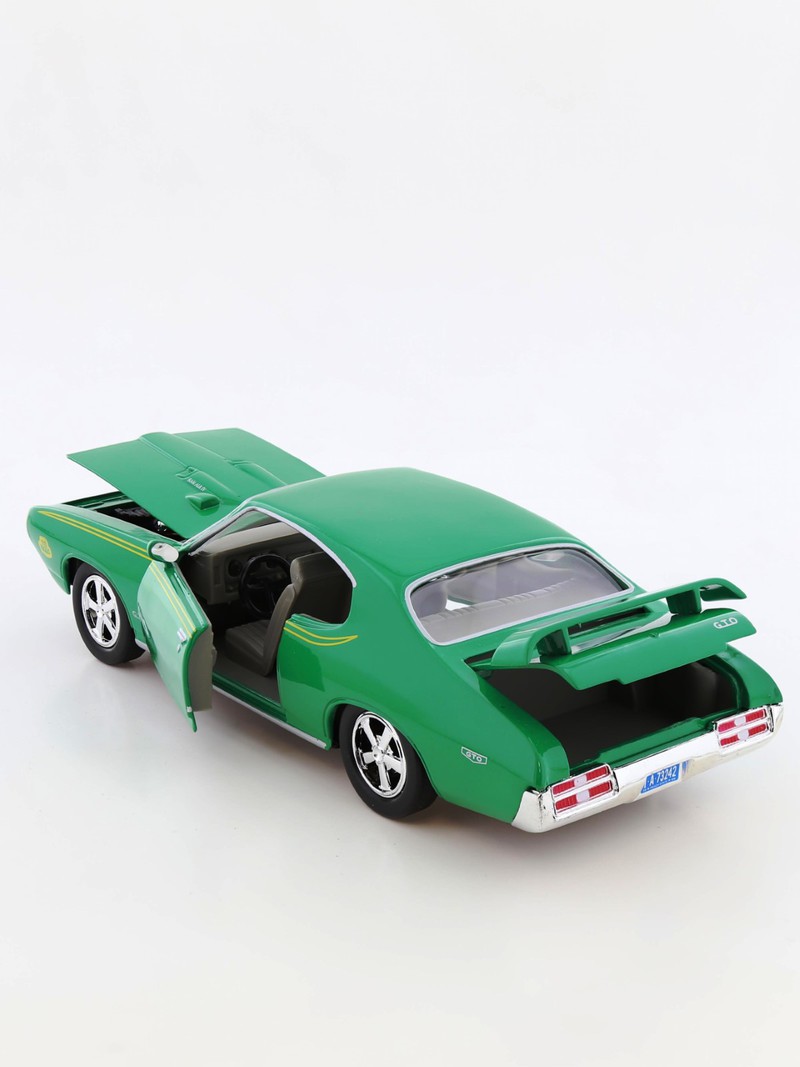 Motormax 1.24 1969 Pontiac GTO Judge Die-Cast Model