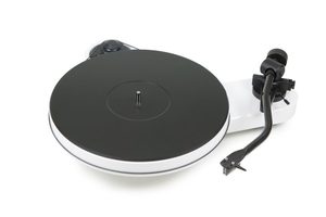 Pro-Ject RPM 3 Carbon Belt-Drive Turntable with Ortofon 2M Silver - White