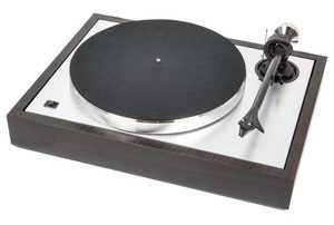 Pro-Ject The Classic Belt-Drive Turntable with Ortofon 2M Silver - Eucalyptus