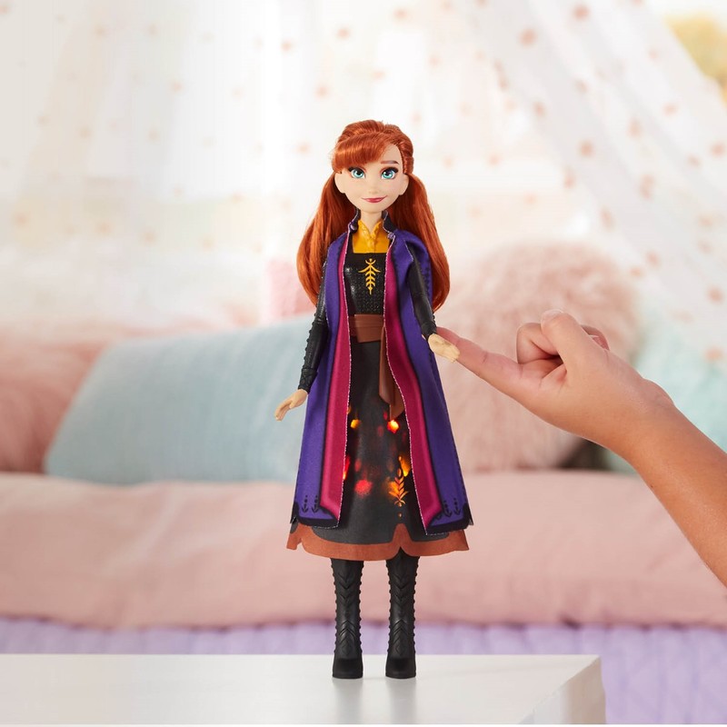 Hasbro Frozen 2 Light Up Fashion Anna