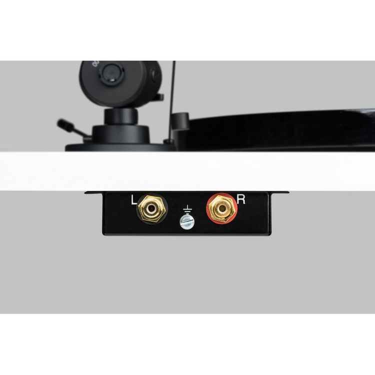 Pro-Ject Essential III SB Direct Drive Turntable with Ortofon OM10 - Piano Black