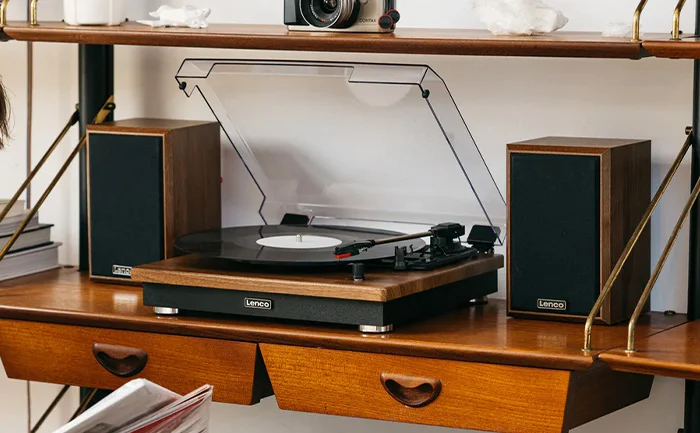 Lenco LS-100WD UK Turntable With Built-In Speakers 